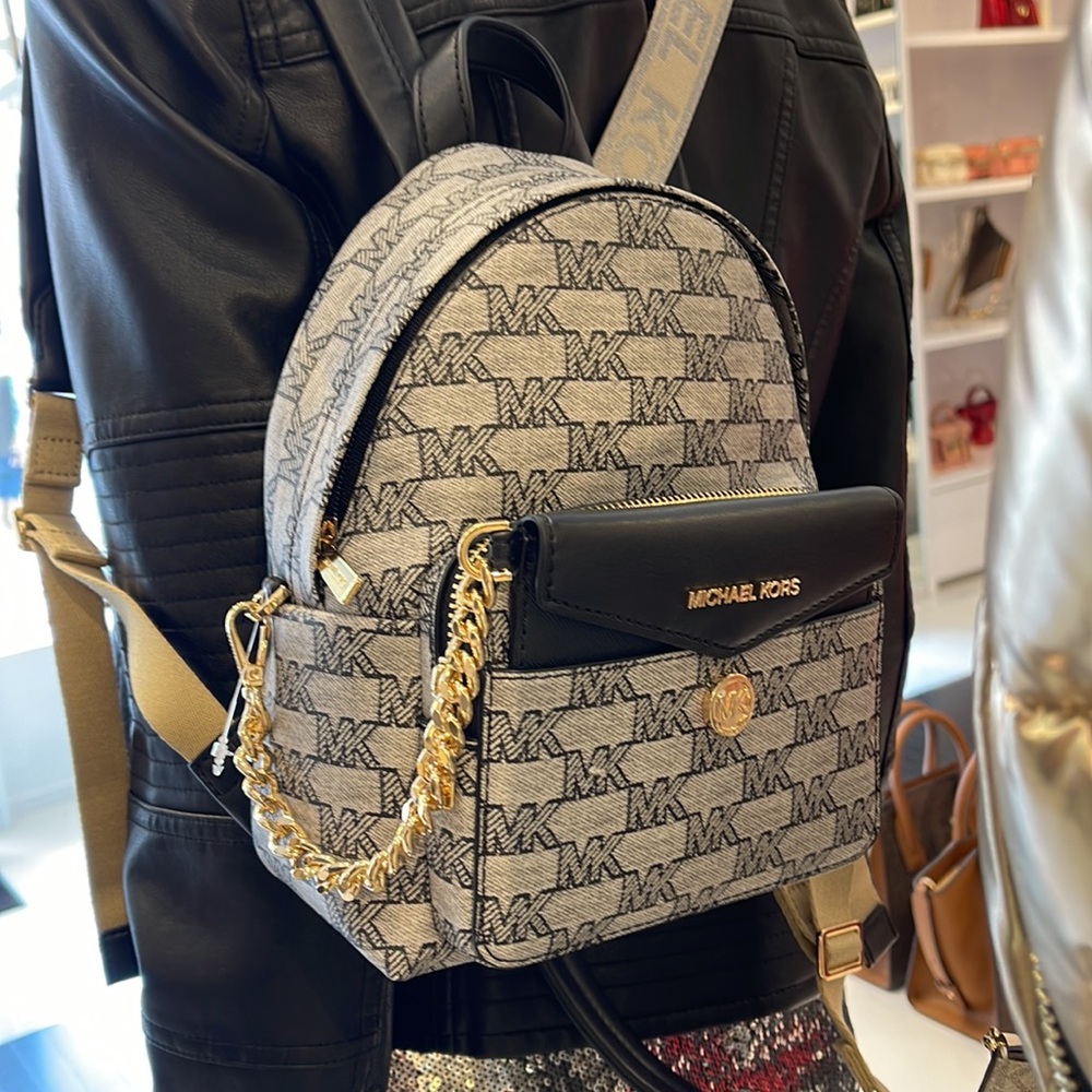 MICHAEL KORS
Maisie Extra-Small Logo 2-in-1 Backpack
Black 
NWT - Picture 15 of 16